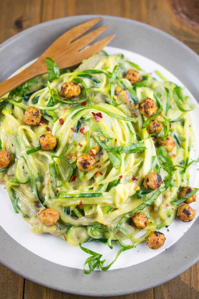 One Pot Creamy Garlic Zucchini Noodles from Yup, It's Vegan. 