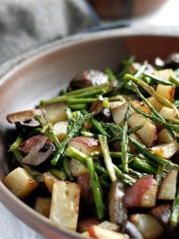 Roast Asparagus with Red Potatoes and Mushroom