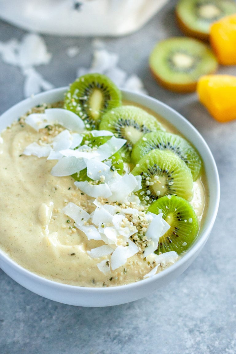 mango kiwi smoothie bowl