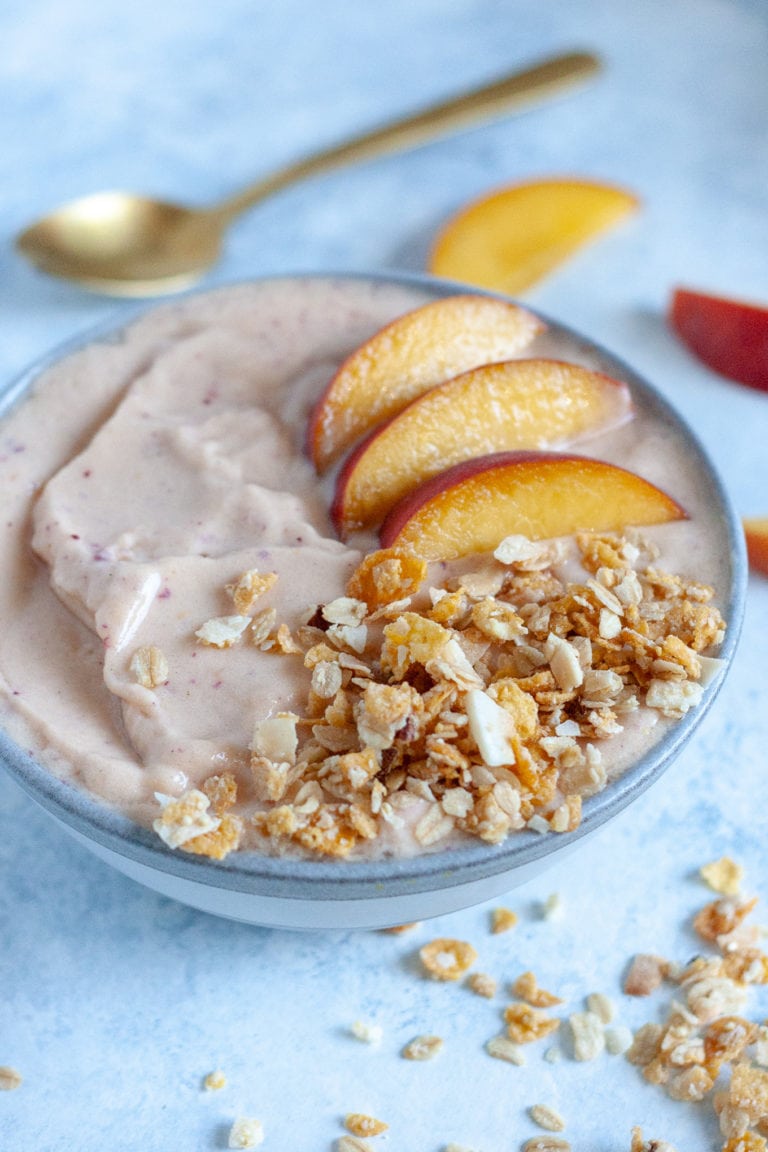 Peaches and Cardamom Cream Smoothie Bowl