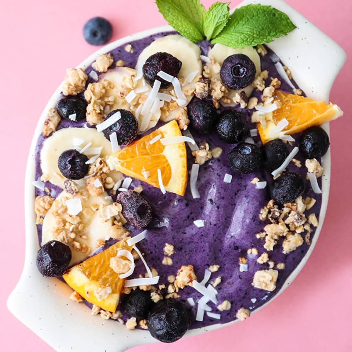 blueberry mint smoothie bowl